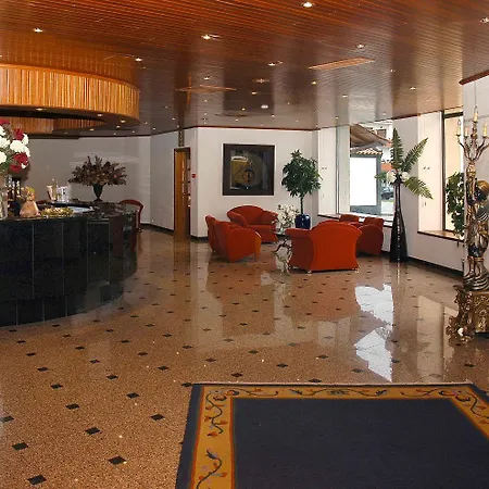 Cristal Caldas Otel 3*
